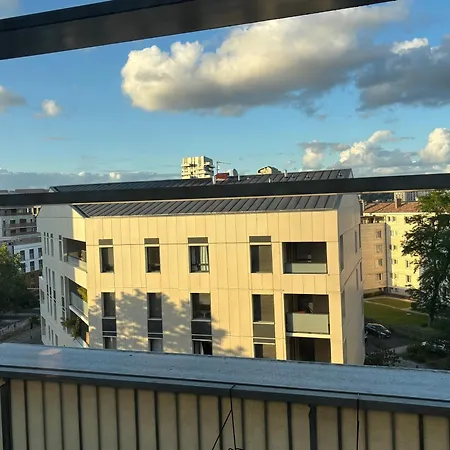Confortable Avec Terrasse Proche Gare Homestay
