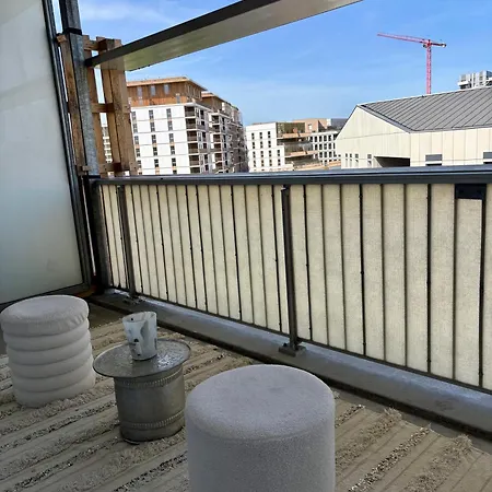 Confortable Avec Terrasse Proche Gare Homestay